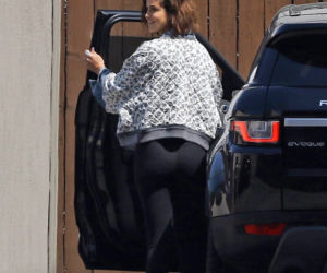 Selena Gomez w leginsach