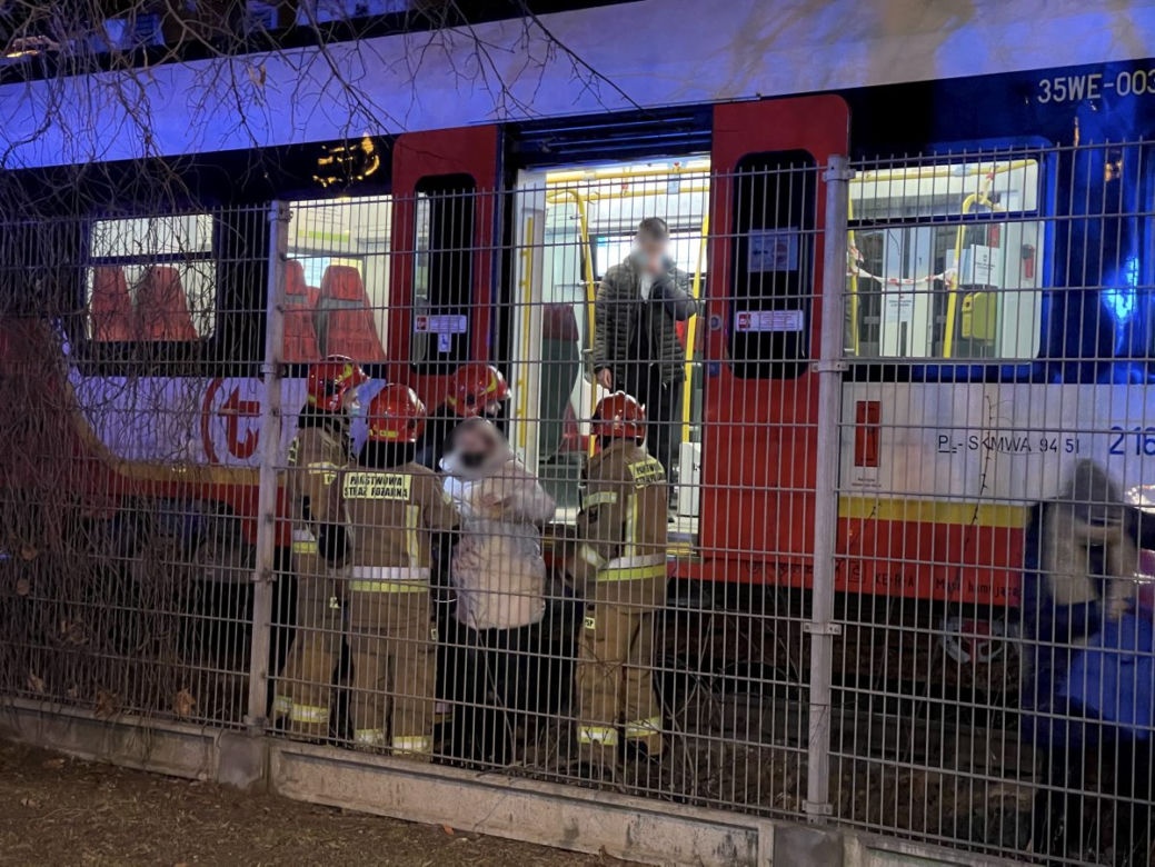 Pociąg potrącił mężczyznę na torach