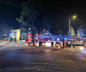 Duże straty po pożarze w Brennie niedaleko Leszna. Spłonął magazyn z częściami