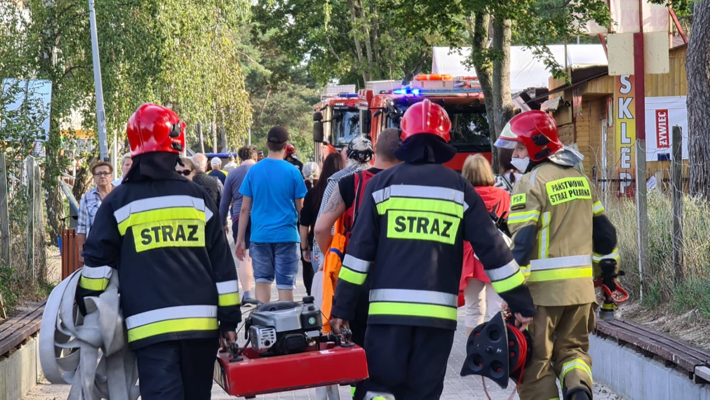 NA RATUNEK TONĄCEMU W MORZU