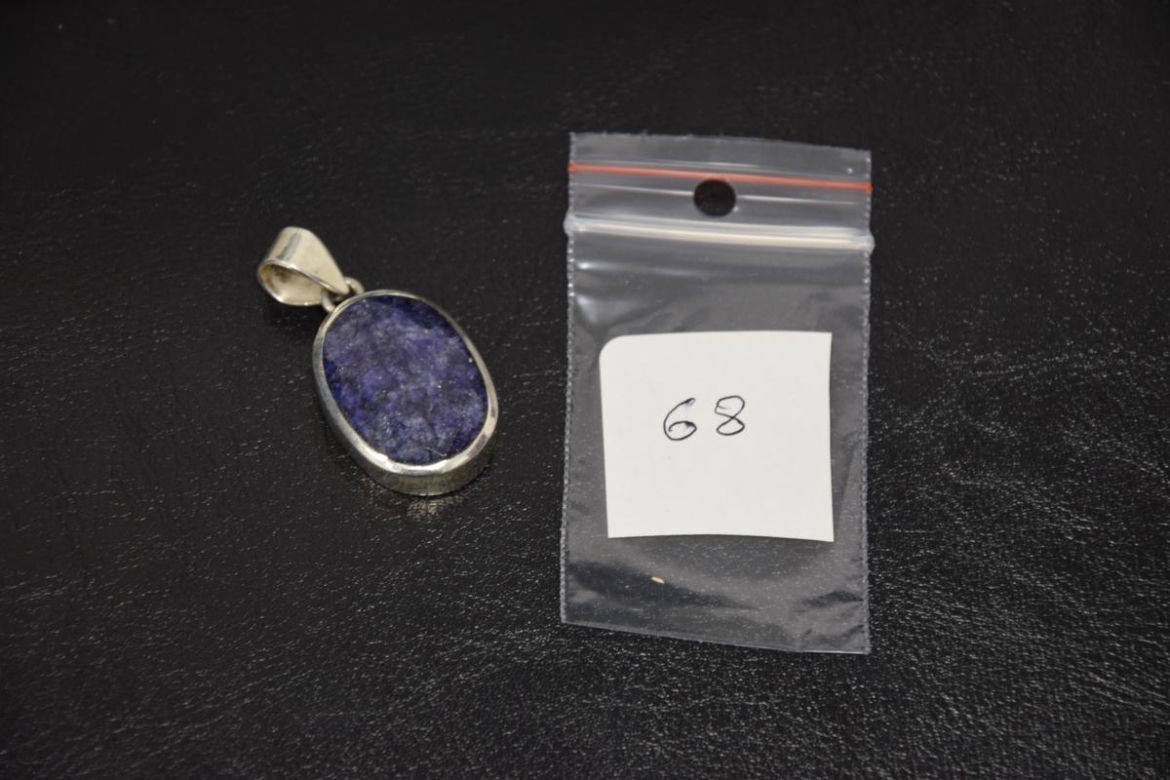Rozpoznajesz te błyskotki? Policja poszukuje właścicieli bizuterii i kosztowności