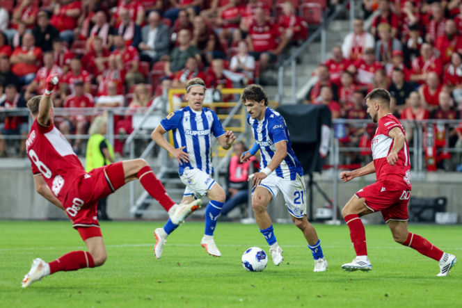 Widzew Łódź - Lech Poznań: Zdjęcia kibiców z meczu 6. kolejki PKO BP Ekstraklasy