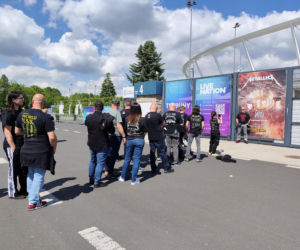 Długie kolejki i tłum fanów przed koncertem Metaliki
