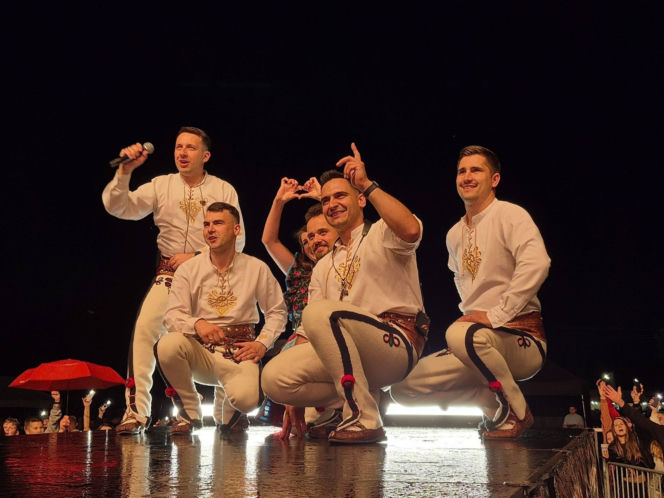 Tłumy na Festiwalu Pod Zaporą w Brodach! Oskar Cyms i „Złoty Gumiak” skradli serca publiczności