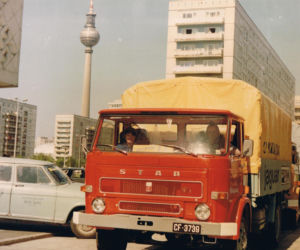 Archiwalne zdjęcia Fabryki Samochodów Ciężarowych (FSC) z lat 70. budzą ogromny sentyment, ale i smutek