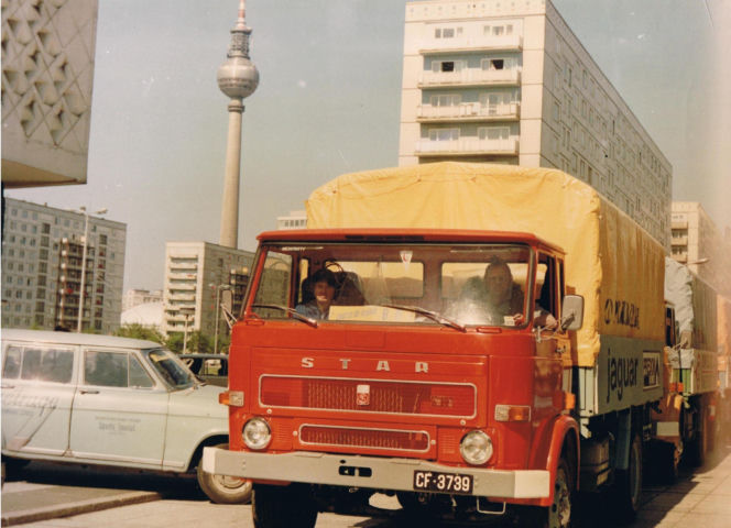 Archiwalne zdjęcia Fabryki Samochodów Ciężarowych (FSC) z lat 70. budzą ogromny sentyment, ale i smutek