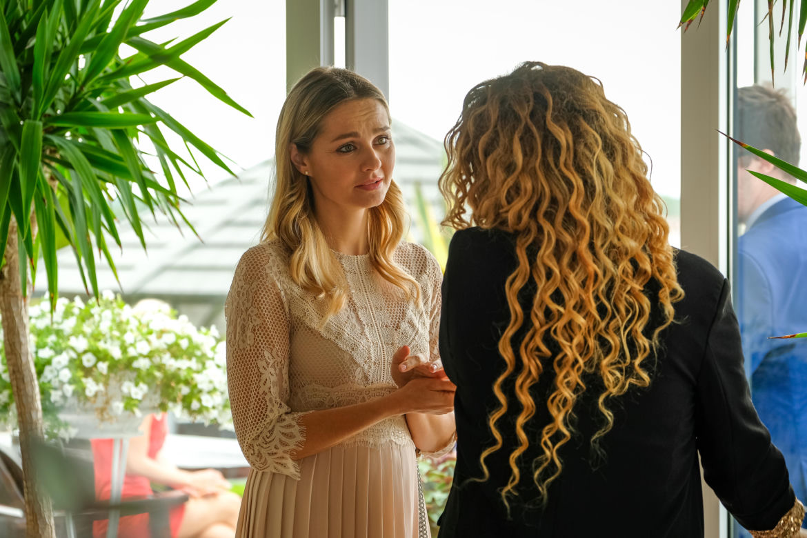 Przyjaciółki 14 sezon, odc. 170: Inga (Małgorzata Socha), Patrycja (Joanna Liszowska)