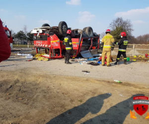 Strażacy jechali do pożaru, na akcję jednak nie dotarli. Masakra busa z wozem strażackim [FOTO]