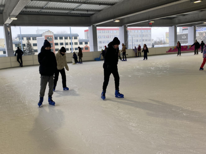 Kryte lodowisko przy Hali Urania