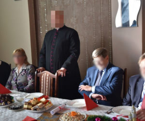 Ksiądz siał zgorszenie na ulicy w centrum Gryfic?