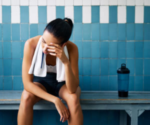 Masz gorszy nastrój po treningu? Nie ignoruj tego. Eksperci ostrzegają: to nie słabość, a błąd w diecie