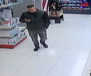Policja szuka tych mężczyzn