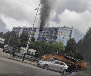 W Rzeszowie płonie mieszkanie w bloku nr 24 na Podwisłoczu