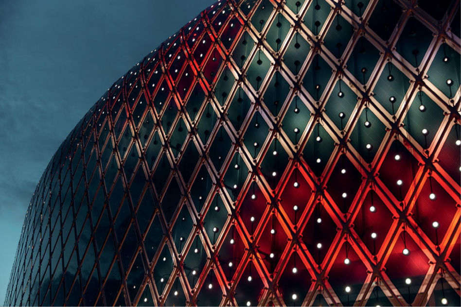 Medialna fasada fotowoltaiczna. Novartis, Bazylea, proj. Michele de Lucchi (ADML Circle) i Blaser Architekten
