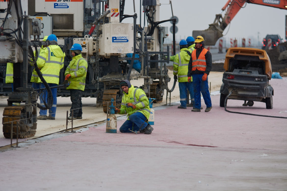 Kolejny odcinek S17 rośnie w oczach. 25 km w 13 minut – po betonie
