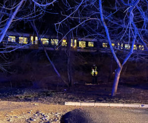 Makabra na Grochowie. Młody mężczyzna rozjechany przez pociąg. 32-latek nie żyje