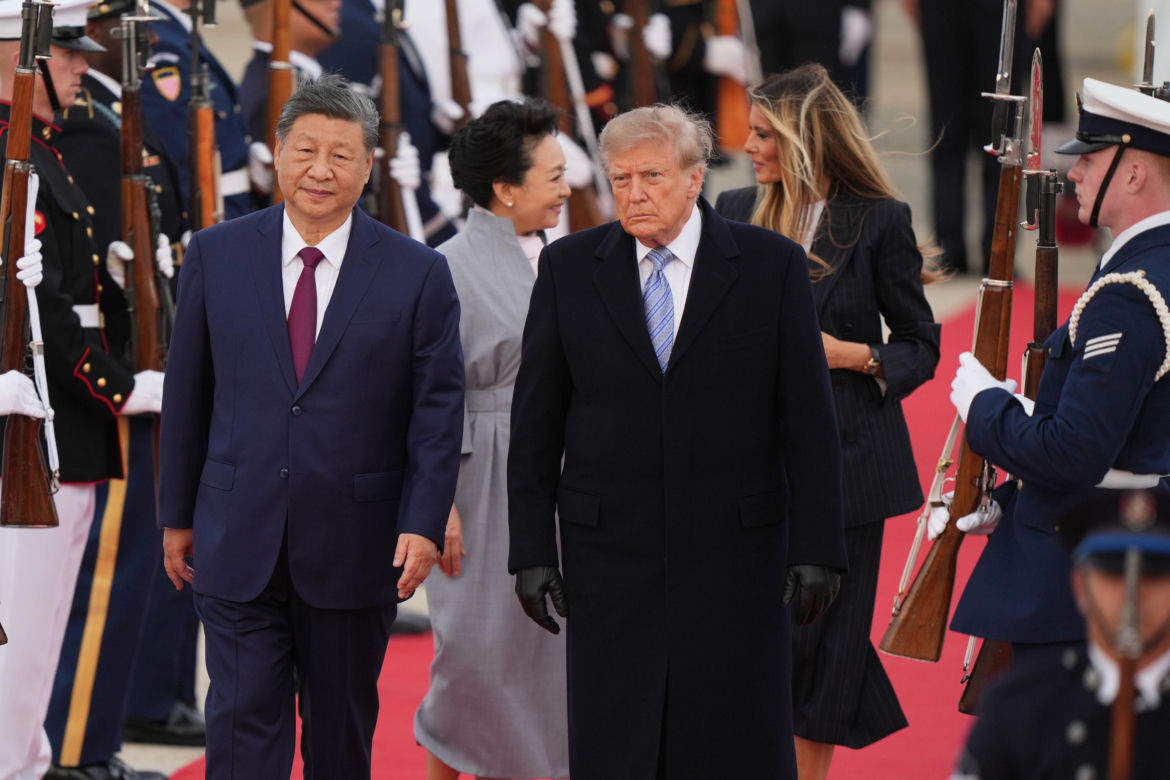 Przywódca Chin przyleciał do USA. Też przeszedł po czerwonym dywanie