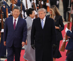 Przywódca Chin przyleciał do USA. Też przeszedł po czerwonym dywanie