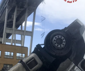 Spadali w autach w 45-metrową przepaść! Katastrofa w Genui - szokujące nowe fakty 