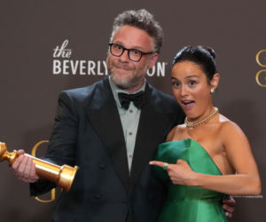 Pamela znów jest blondynką! Zobacz kreacje ze Złotych Globów