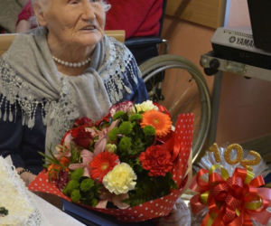 Jest starsza niż polska niepodległość! Na 102. urodziny pani Aniela zatańczyła z wójtem 