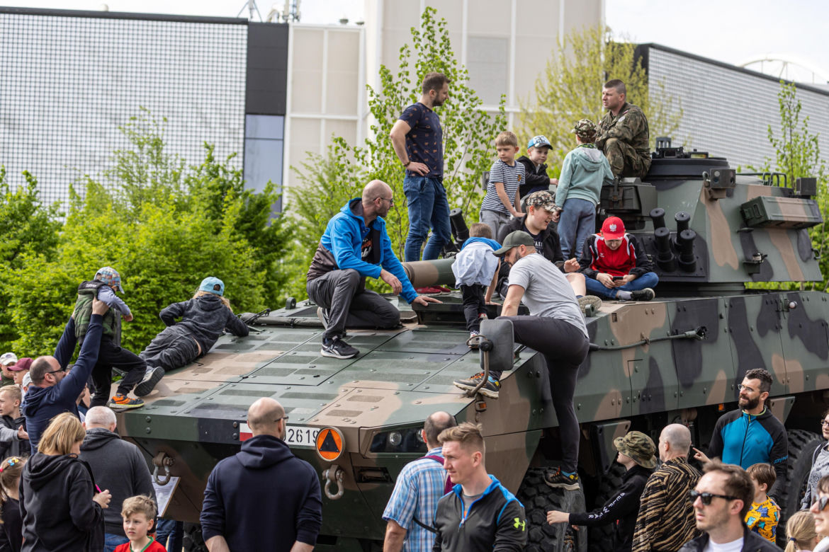 Wystawa sprzętu wojskowego z okazji 25. rocznicy przystąpienia Polski do NATO