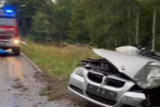 18-latek w BMW zderzył się czołowo z karetką! Są poszkodowani