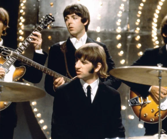 Beatlesi wyszli na przejście dla pieszych. Kilka zdjęć wystarczyło, by powstała okładka „Abbey Road”