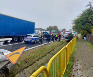 Wypadek koło Lubieni. Zderzyły się trzy auta, są poszkodowani