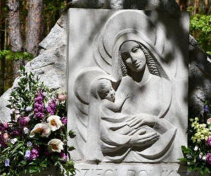 Diecezja Toruńska: poświęcono pomnik „Dzieci Polskie Matce Polski”