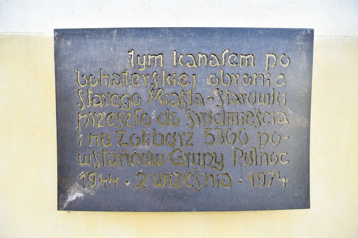 Tablica na pl. Krasińskich