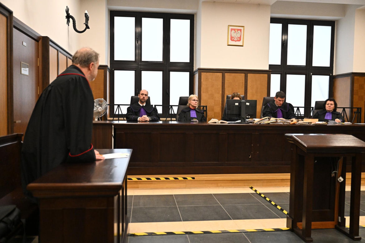 „Nie pamiętam czy dusiłem mamę i atakowałem ją nożem”. Zabił matkę, a potem babcię? Wstrząsające ustalenia