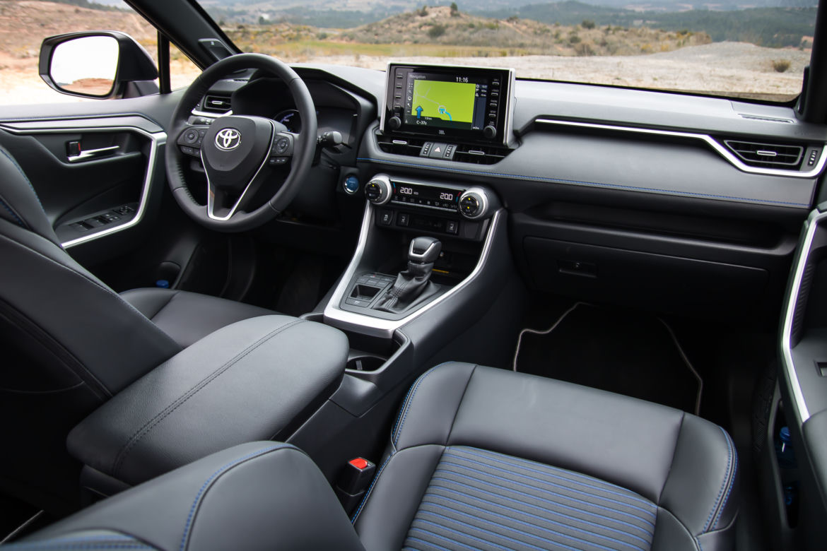 Toyota RAV4 2.5 Hybrid Dynamic Force 218 KM FWD e-CVT Selection