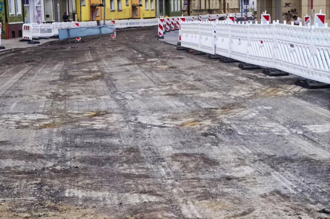 Przedwojenne torowisko tramwajowe na ul. Emilii Plater