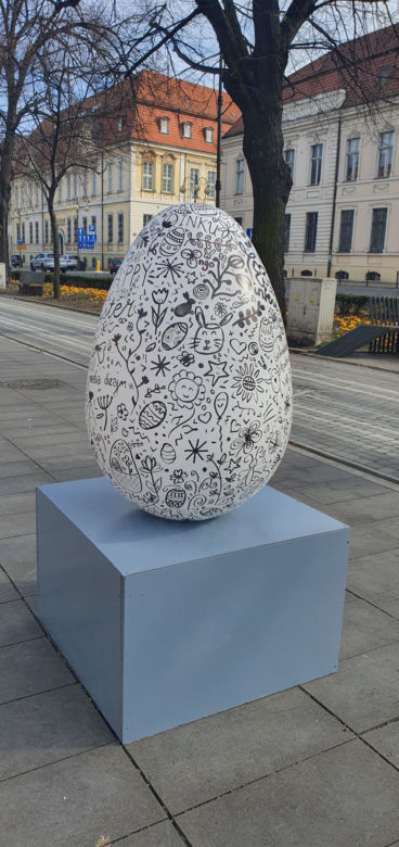 Gigantyczne pisanki w Alei Kwiatowej