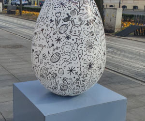 Gigantyczne pisanki w Alei Kwiatowej