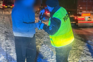 Polska sparaliżowana przez śnieg! Zamknięte drogi wojewódzkie, utrudnienia na S7 i kolei