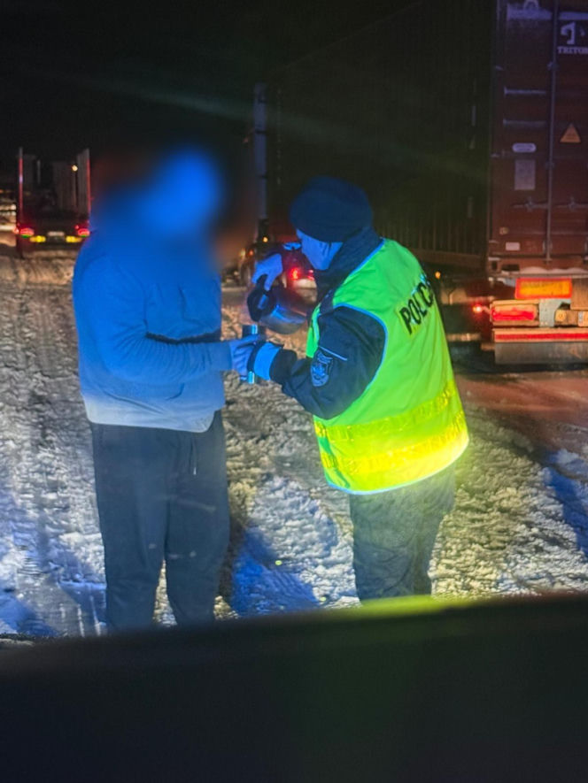 Polska sparaliżowana przez śnieg! Zamknięte drogi wojewódzkie, utrudnienia na S7 i kolei