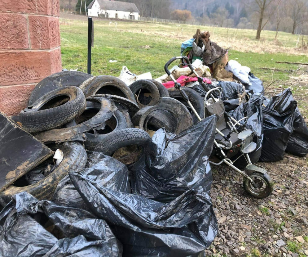 Wyłowili tony śmieci z Nysy Kłodzkiej. Widok jest przerażający [ZDJĘCIA]