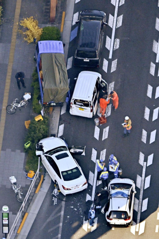 Japonia/ Samochód wjechał w pieszych w Tokio; dwie osoby bez oznak życia, kilkoro rannych