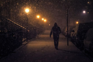 Zima paraliżuje północ Niemiec. Pociągi nie kursują, pasażerowie czekają