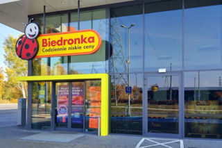 Nawet 1438 zł za pracę w weekendy. Biedronka szuka chętnych