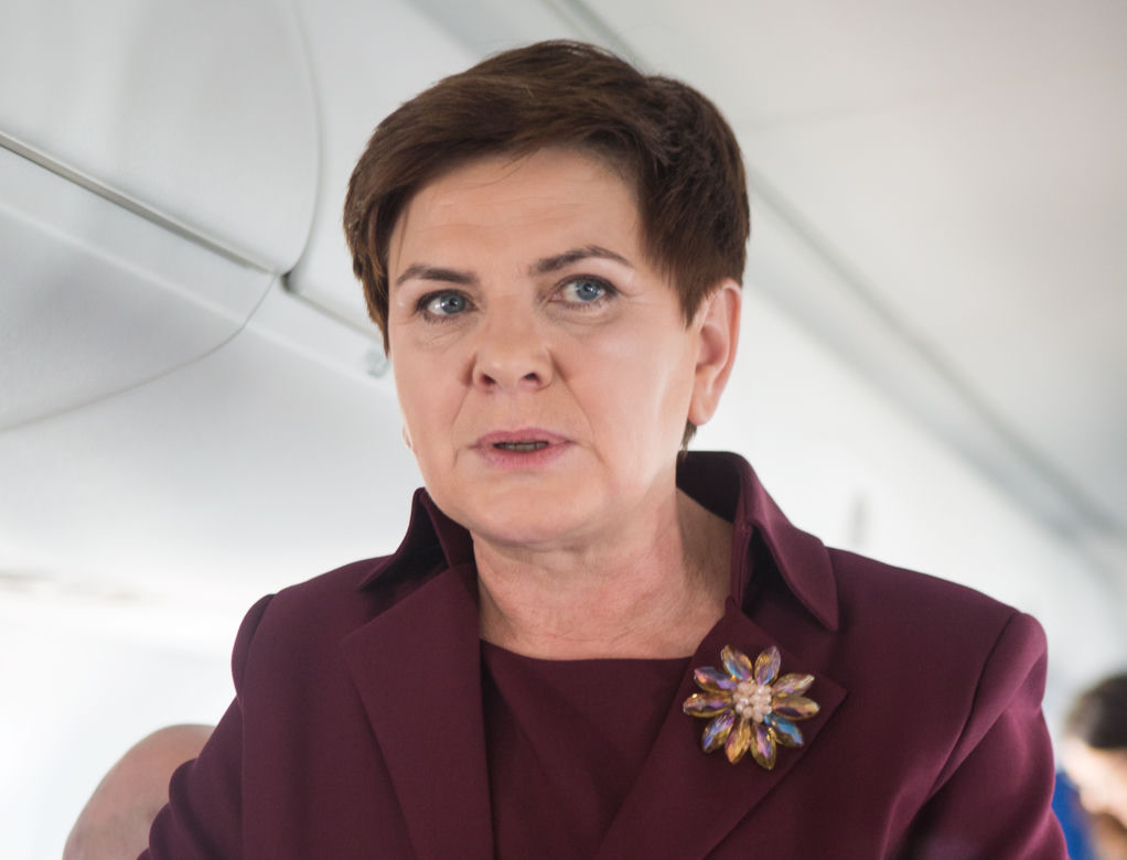 Kopacz zostawiła Szydło 350 butelek wódki