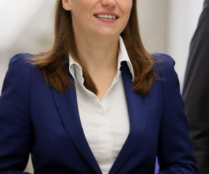 Anna Mucha karmi syna piersią w miejscu publicznym. Posłanka Agnieszka Pomaska chwali postępowanie aktorki.