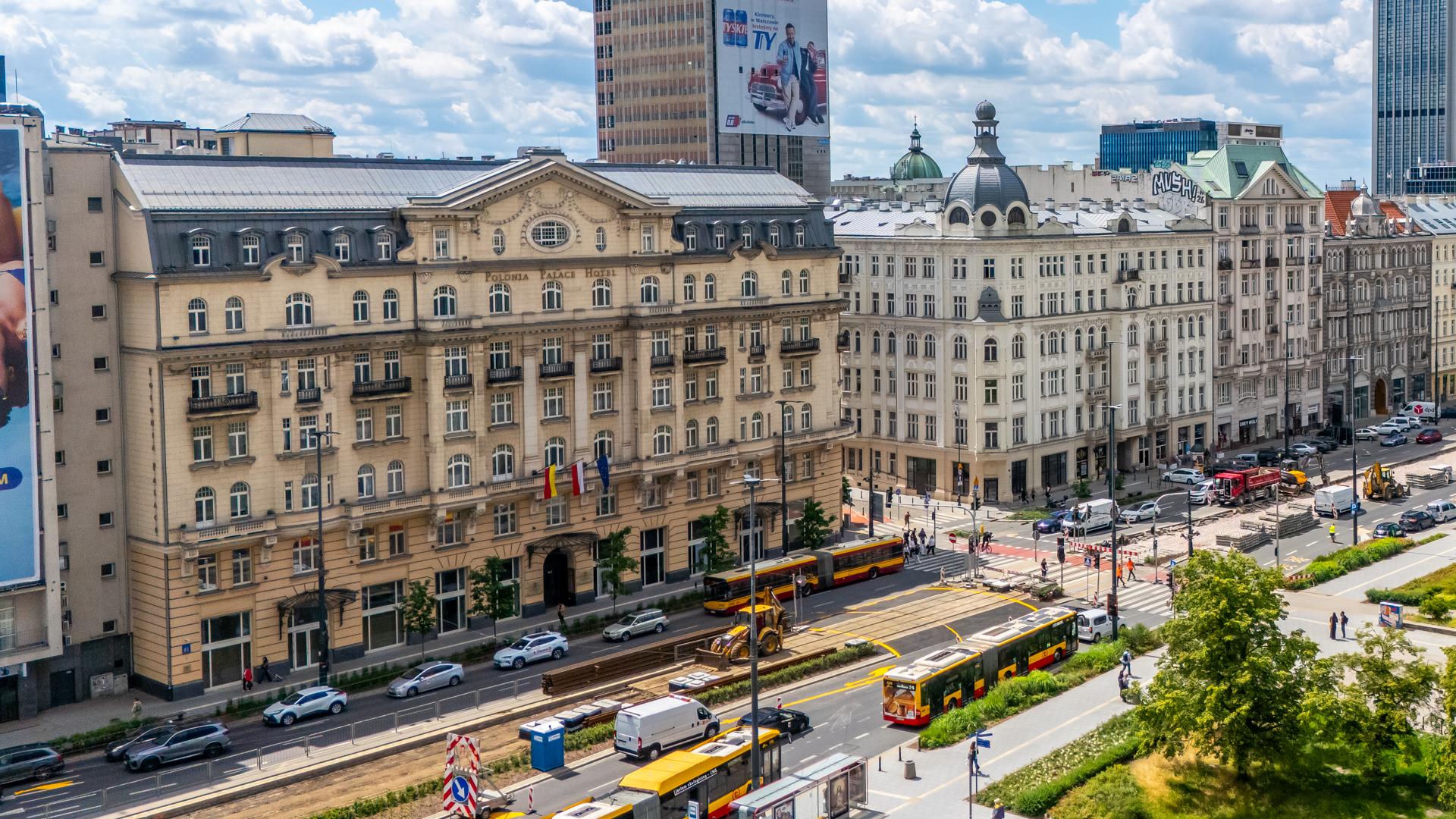 Południowa pierzeja Alej Jerozolimskich w centrum Warszawy