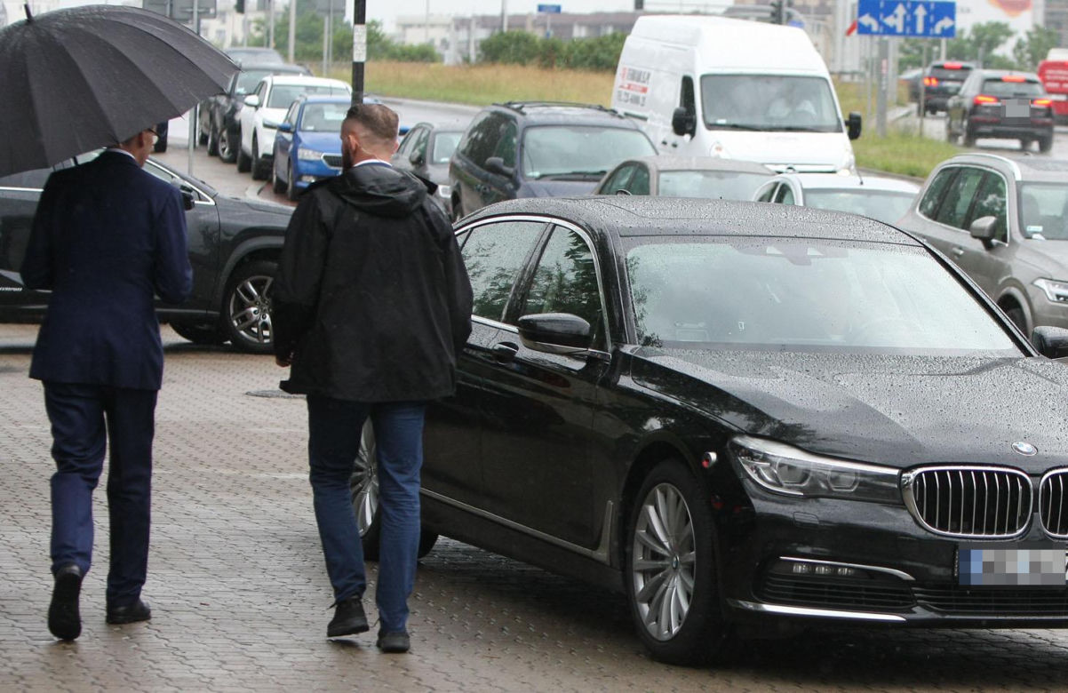 Morawiecki pod ochroną na miesięcznicy 