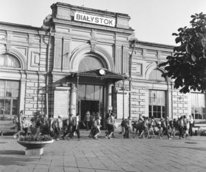 Główne wejście do dworca PKP w Białymstoku, 1973 rok