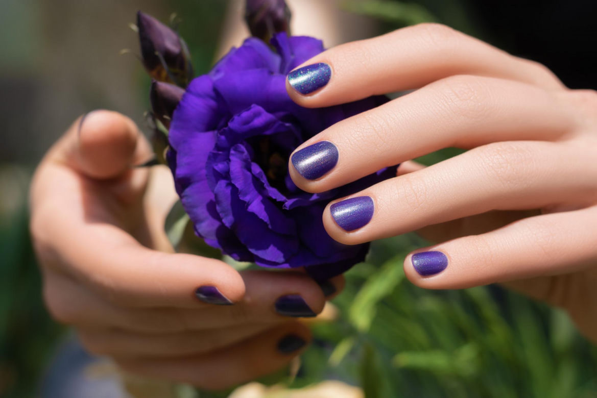 Śliwka na paznokciach to najmodniejszy manicure nadchodzącej jesieni