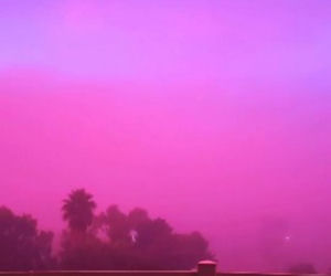 Różowa mgła nad Europą! Meteorolodzy mają wyjaśnienie