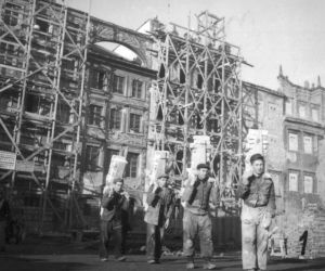 QUIZ PRL. Czy się stoi, czy się leży, trzy tysiące się należy. Tak pracowano w PRL-u